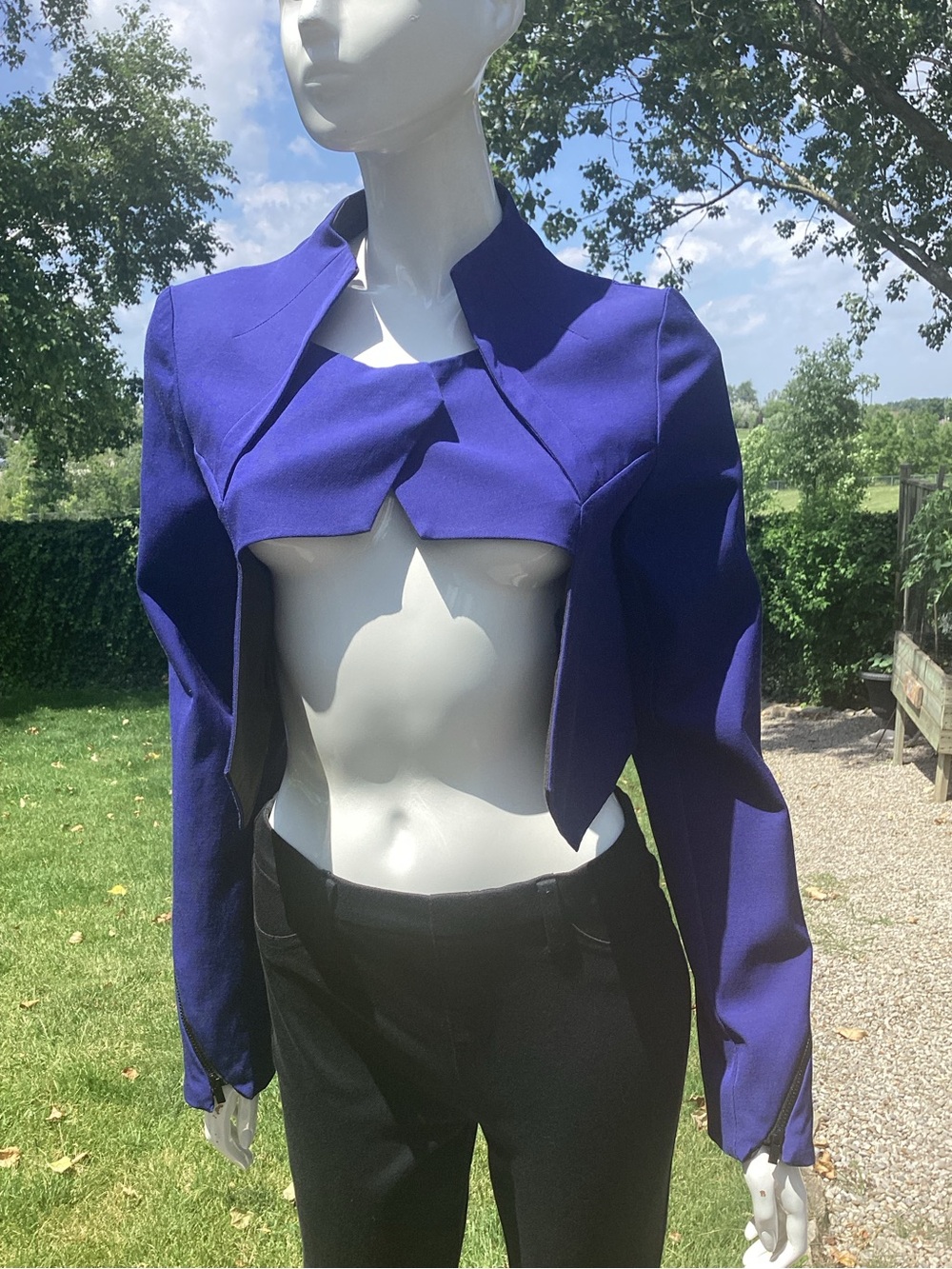 Cue Australia Bold Blue Cropped Contemporary Open-Front Crop Blazer
